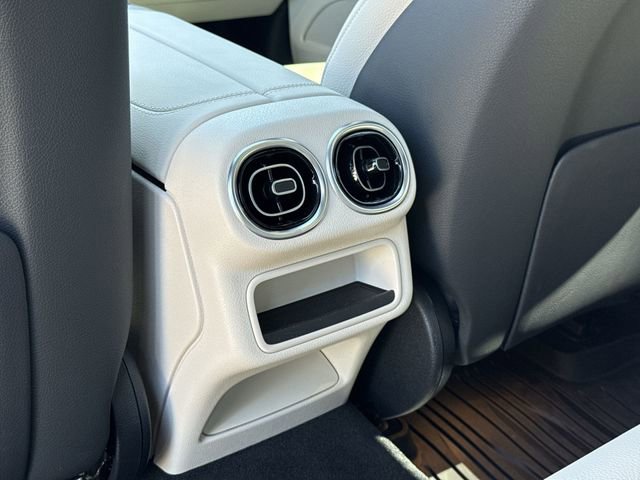 Used 2025 Mercedes-Benz GLC 300 image 20