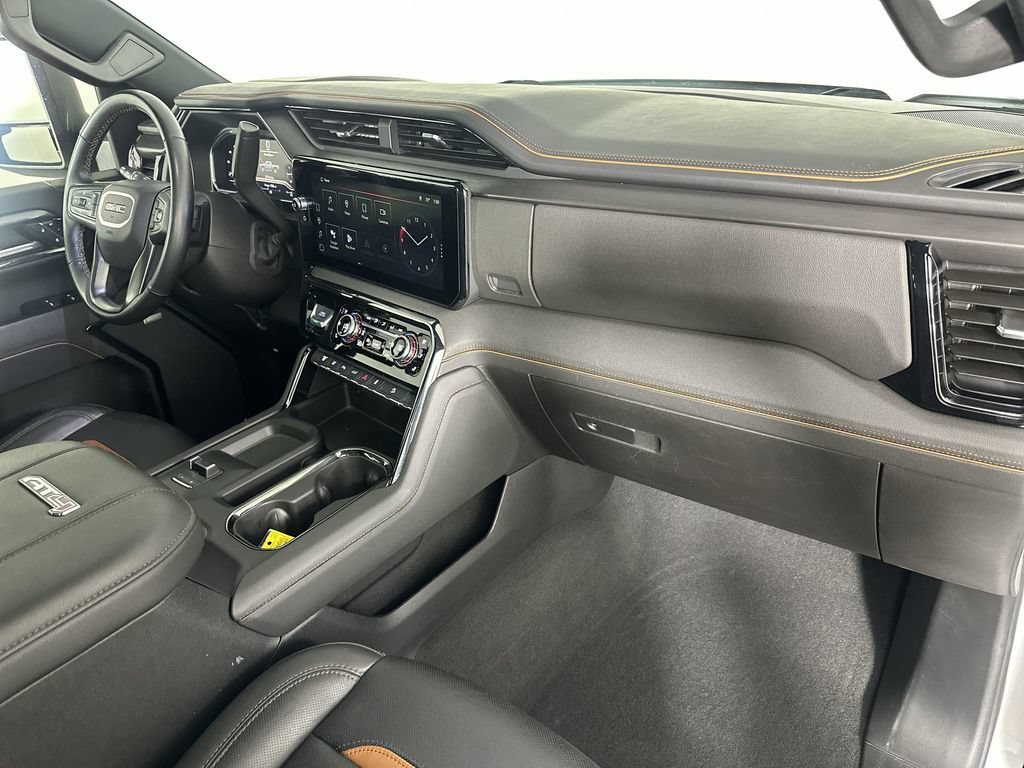 Used 2025 GMC Sierra 3500 AT4 w/ AT4 Preferred Package AWD/4WD image 31