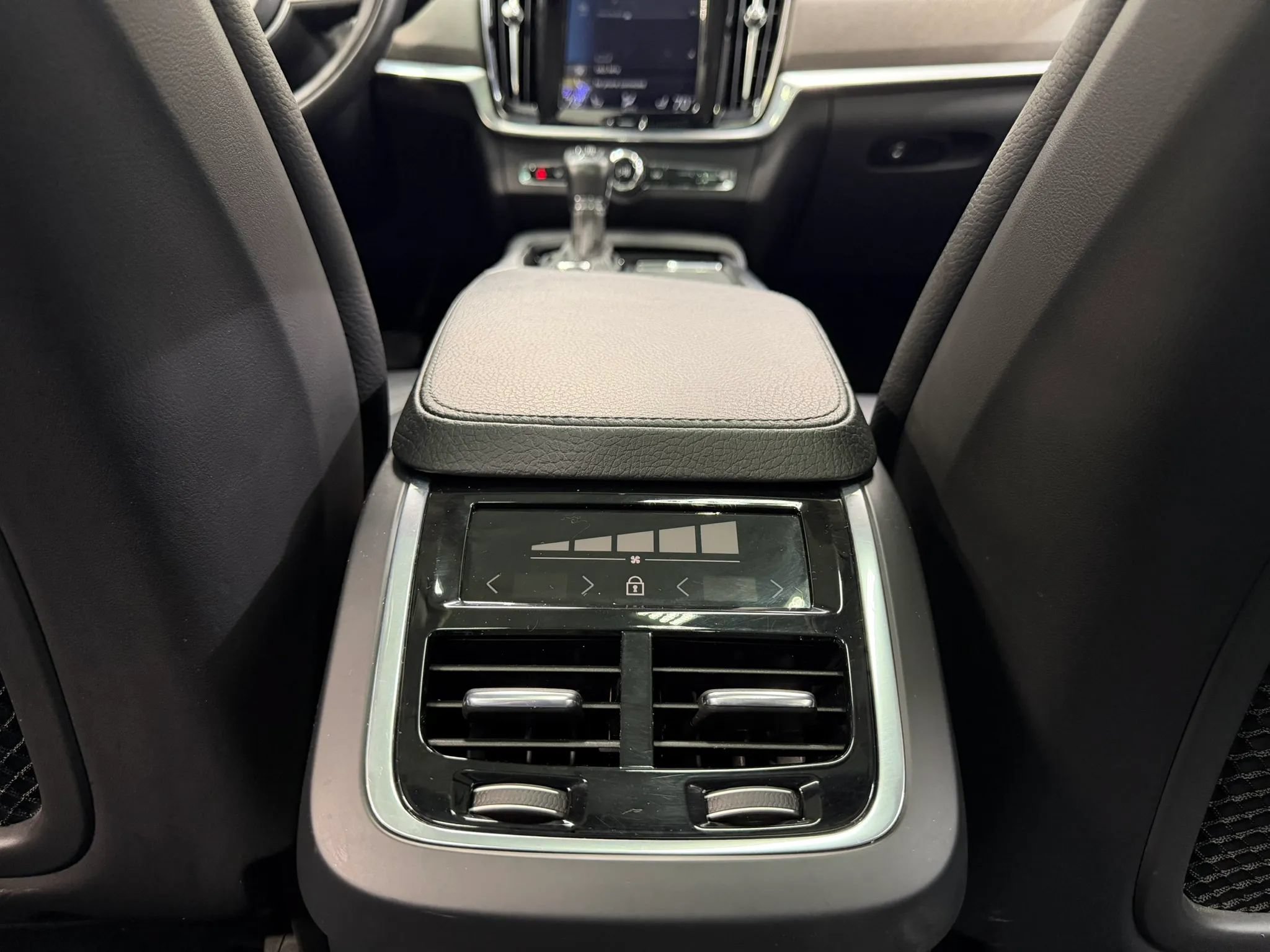 Used 2018 Volvo V90 T5 Cross Country w/ Convenience Package AWD/4WD image 17