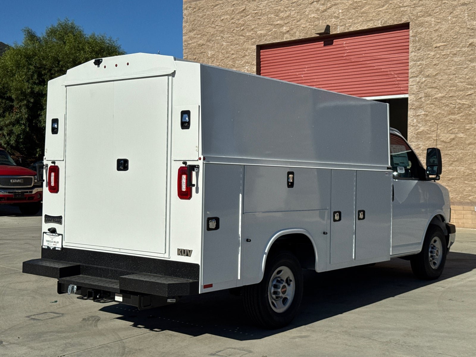 New 2025 GMC Savana 3500 w/ Power Convenience Package RWD image 19