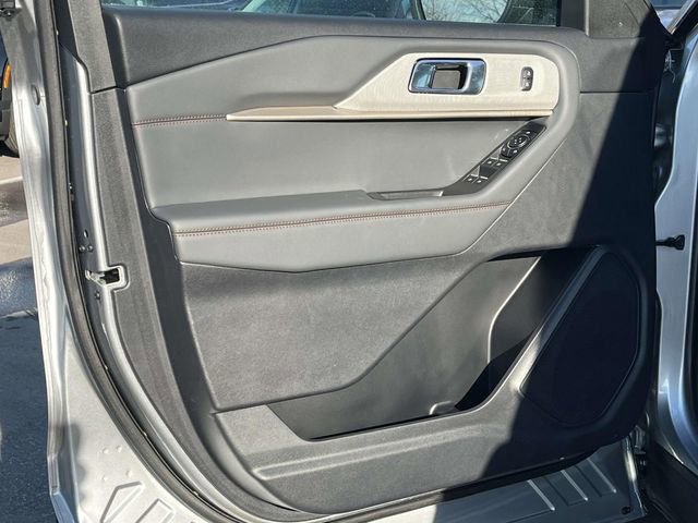 Used 2025 Ford Explorer Active image 16