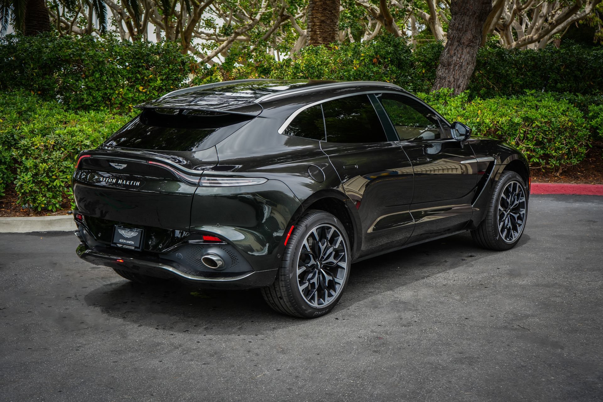 Used 2022 Aston Martin DBX AWD/4WD image 4