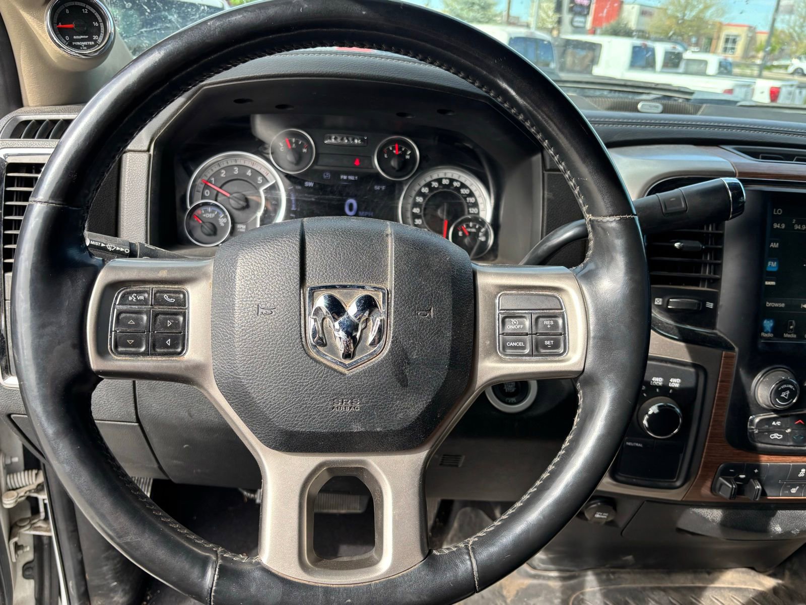 Used 2017 RAM 3500 Laramie w/ Convenience Group AWD/4WD image 10