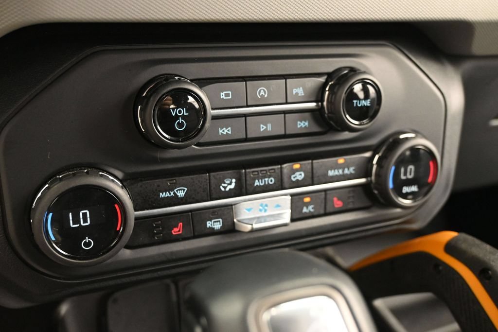 Used 2023 Ford Bronco Badlands w/ Sasquatch Package AWD/4WD image 16