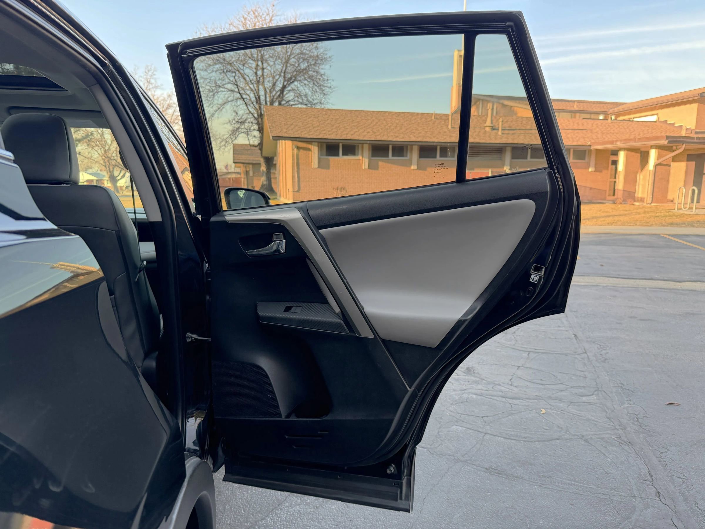 Used 2015 Toyota RAV4 Limited image 40