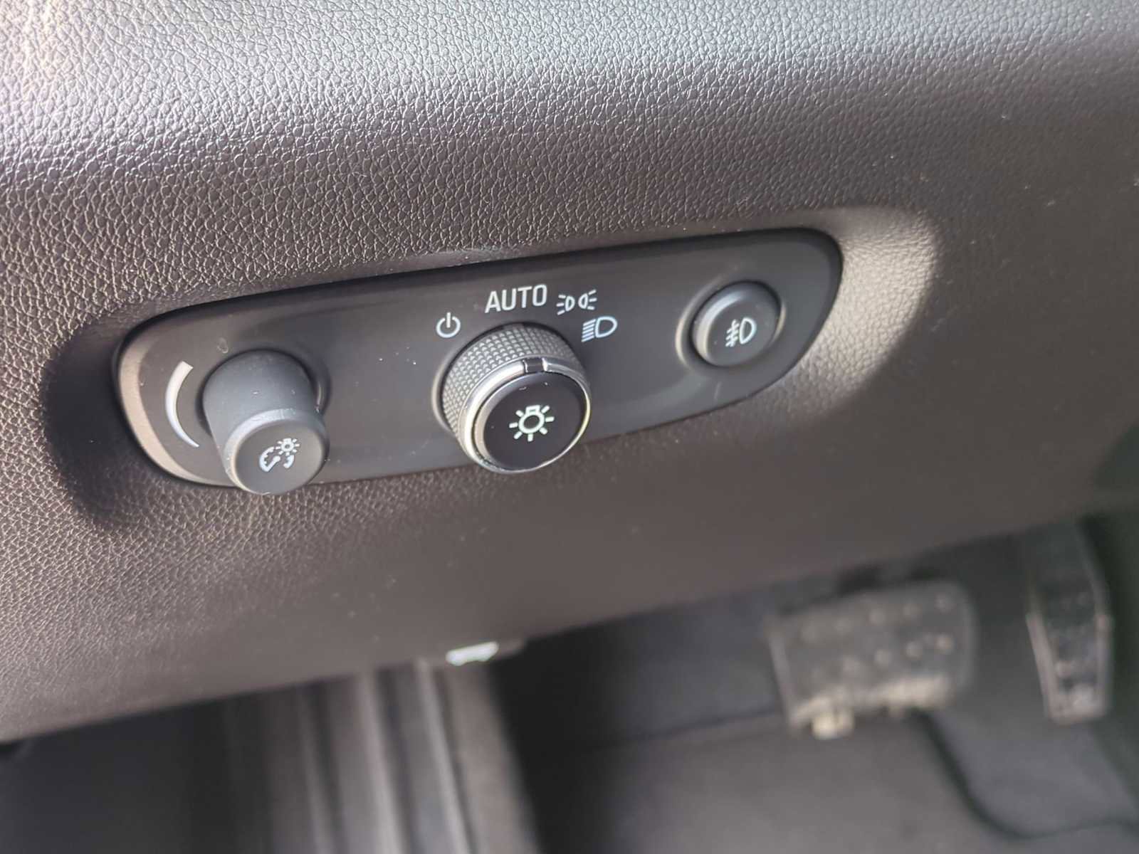 Used 2021 Chevrolet Traverse LT FWD image 35