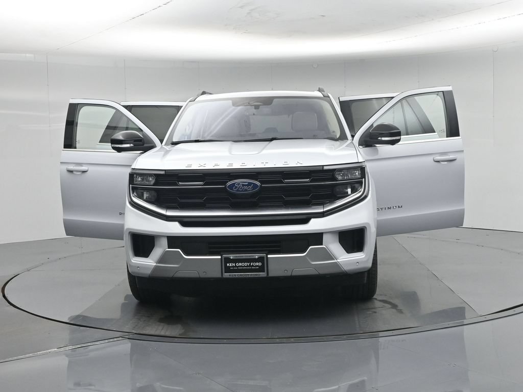 Used 2025 Ford Expedition Platinum w/ Driver's Package AWD/4WD image 39
