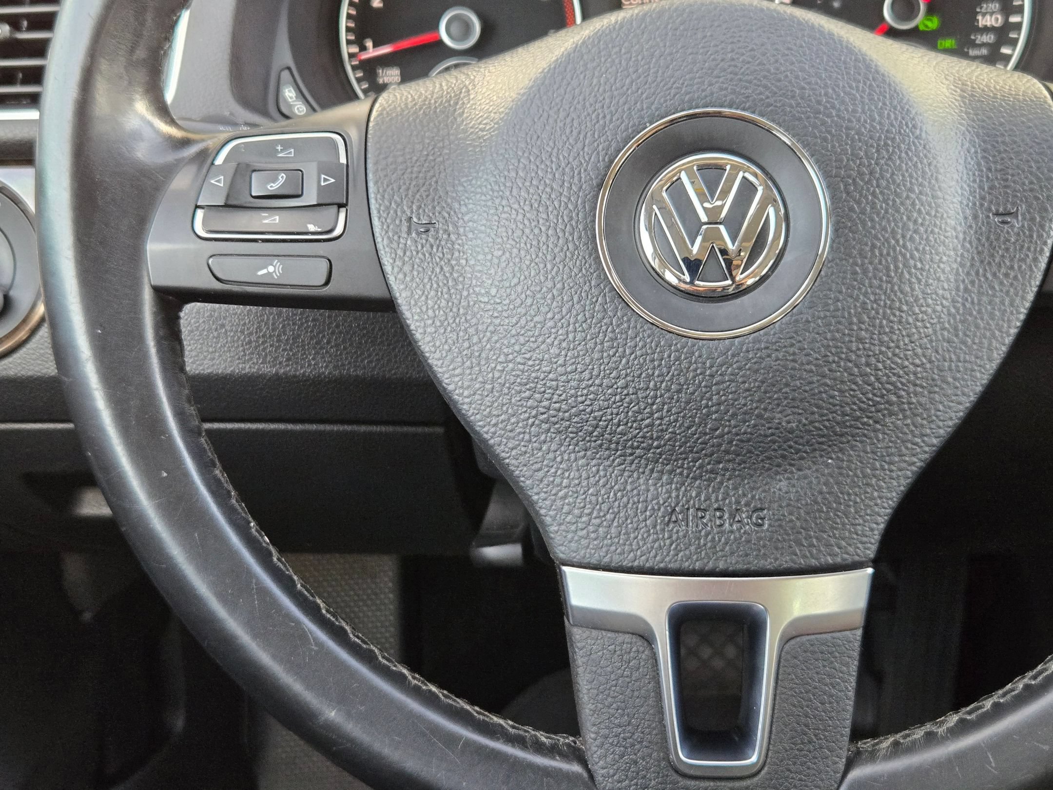 Used 2015 Volkswagen Passat 1.8T SEL Premium FWD image 21