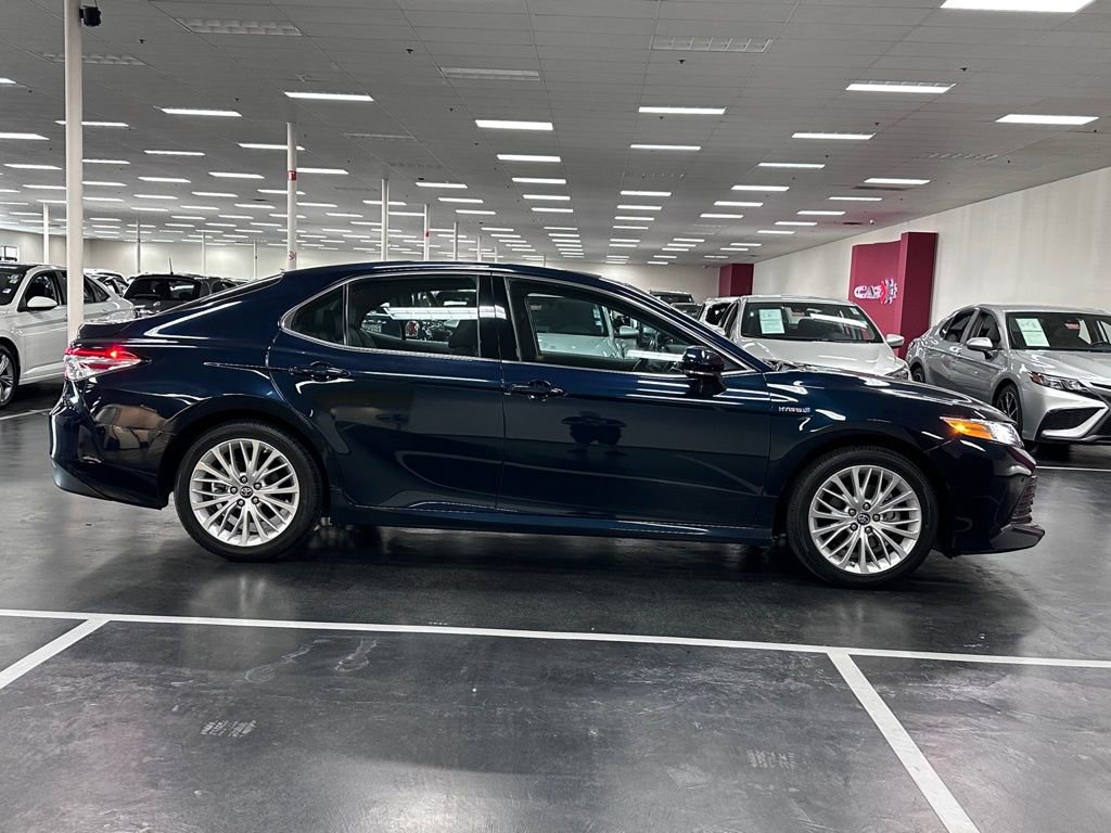 Used 2018 Toyota Camry XLE image 8