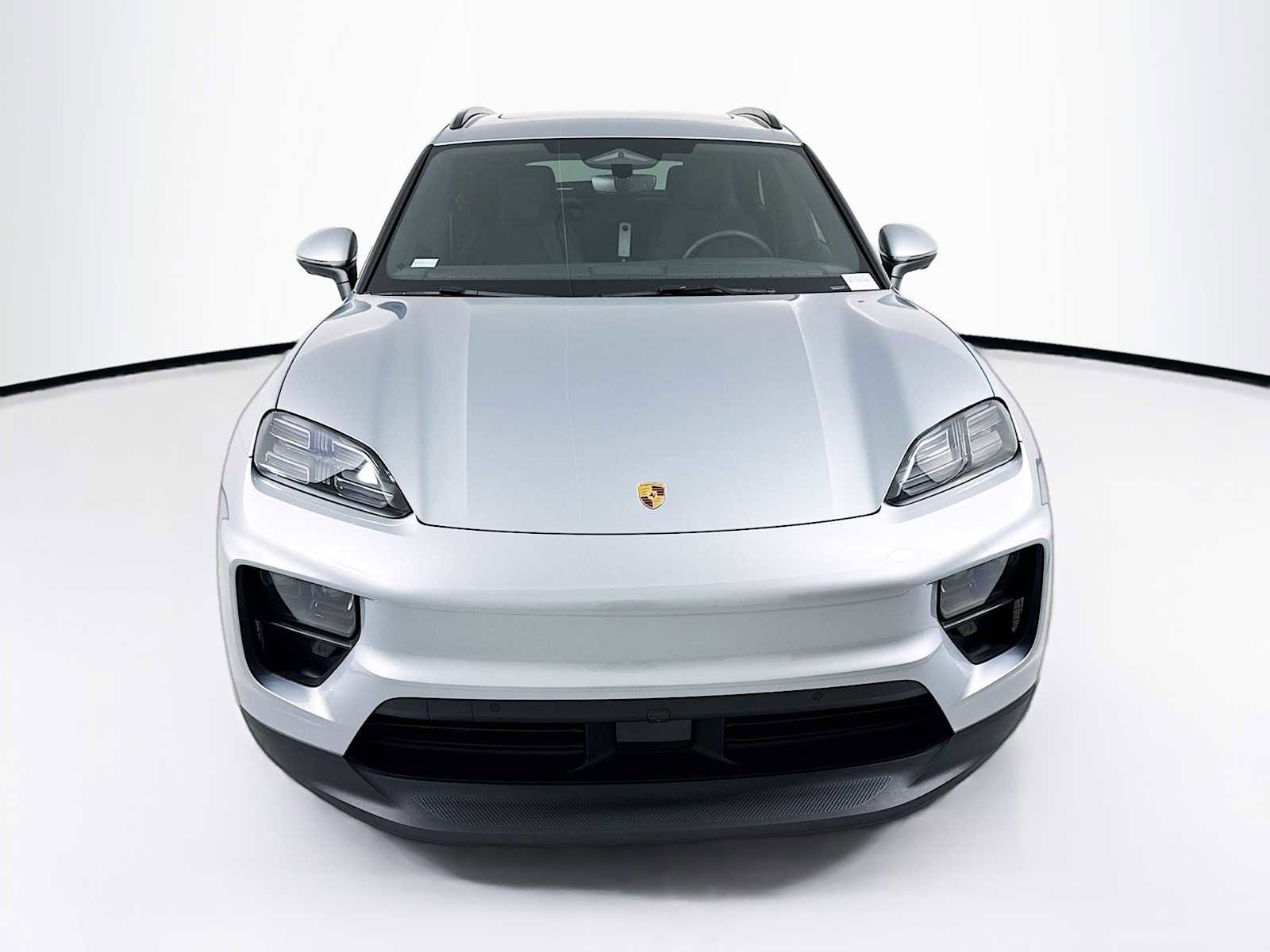 Certified 2025 Porsche Macan Electric image 6