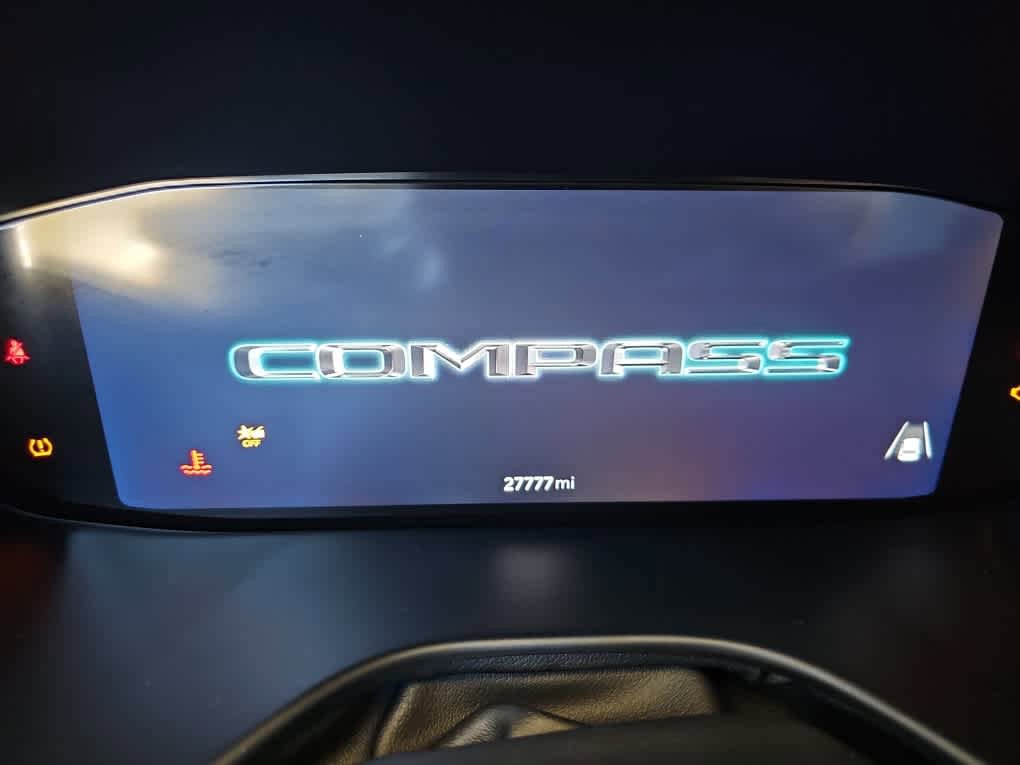 Used 2024 Jeep Compass Limited w/ High Altitude Package image 5