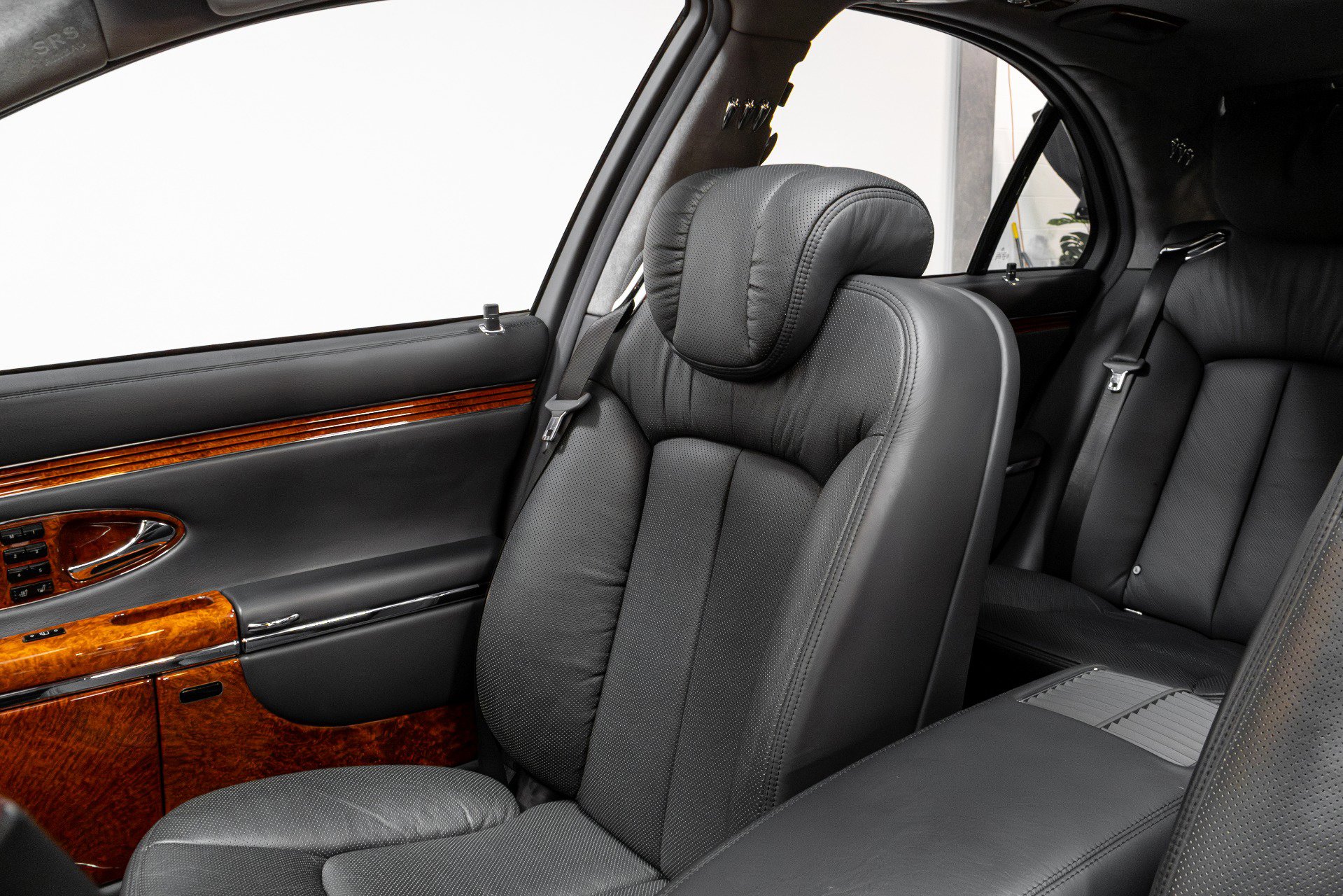 Used 2004 Maybach 57 image 11