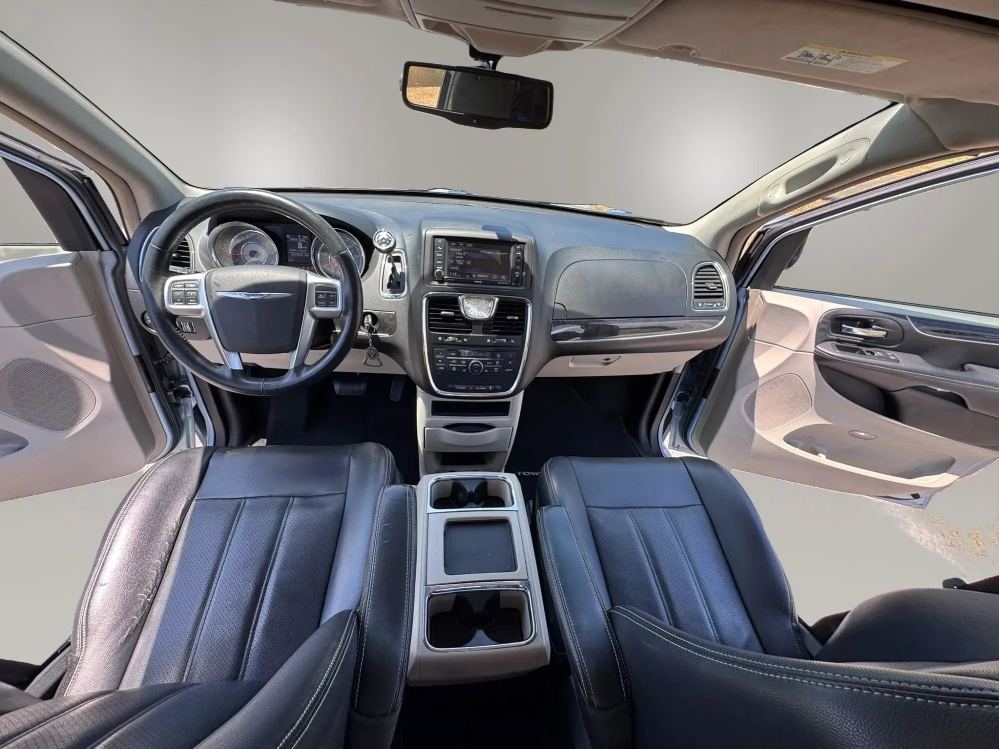 Used 2013 Chrysler Town & Country Touring-L w/ Driver Convenience Group FWD image 18
