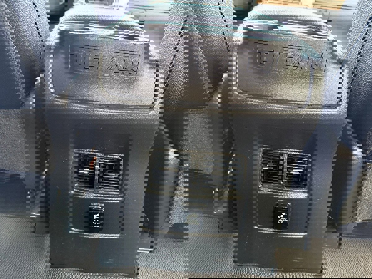 Used 2017 Nissan Titan SL image 35