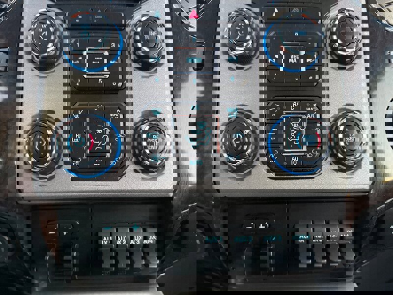 Used 2015 Ford F250 Platinum w/ FX4 Off-Road Package AWD/4WD image 33