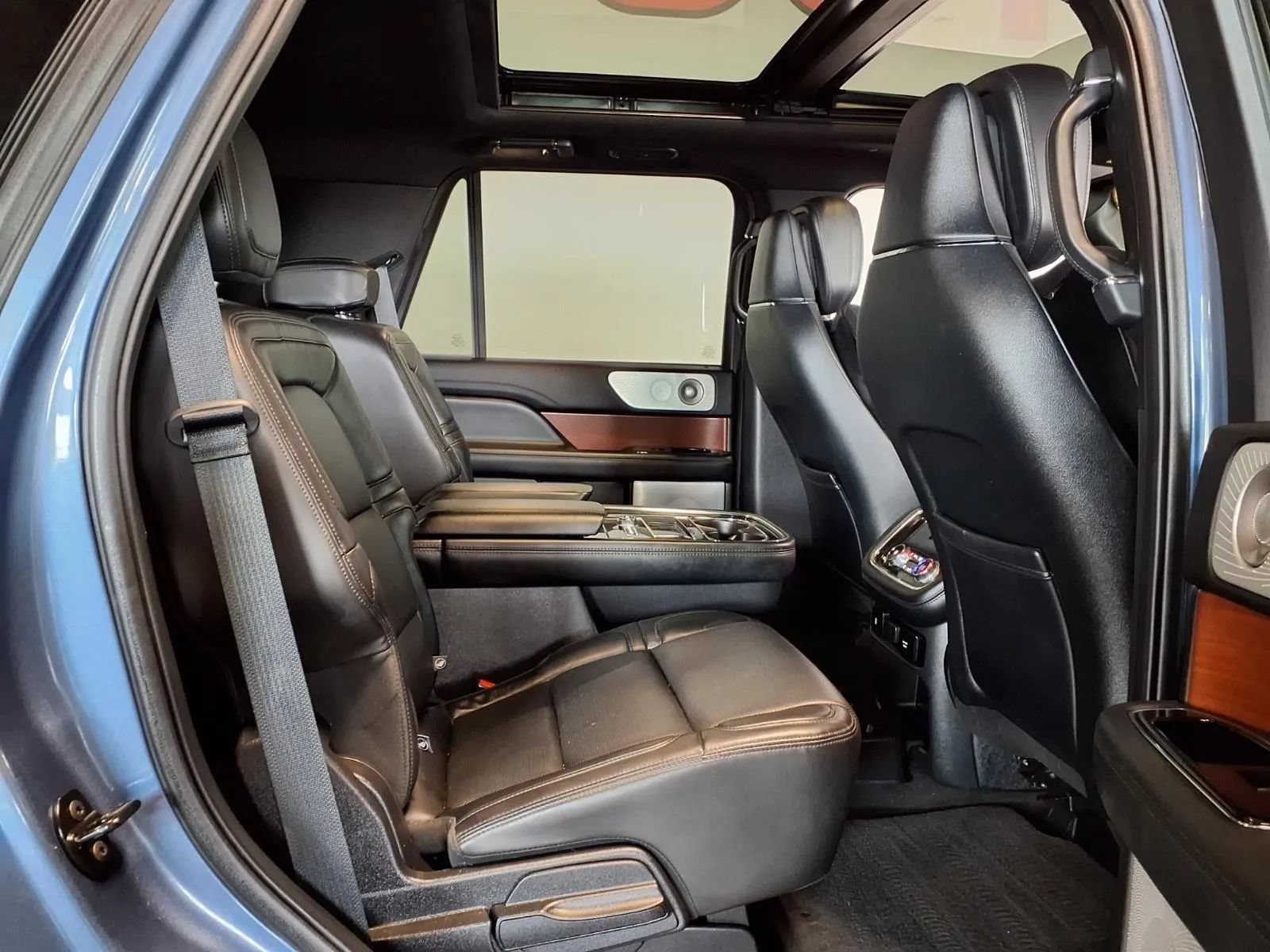 Used 2020 Lincoln Navigator Reserve w/ Luxury Package AWD/4WD image 11