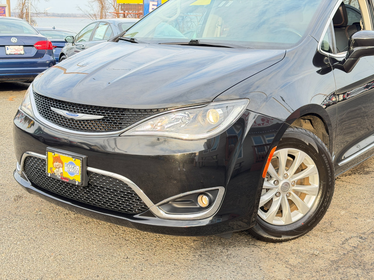 Used 2018 Chrysler Pacifica Touring-L image 87