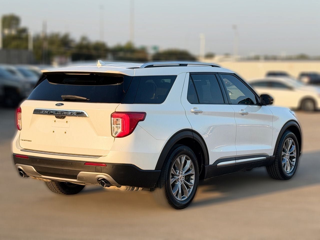 Used 2022 Ford Explorer Limited w/ Equipment Group 301A RWD image 7