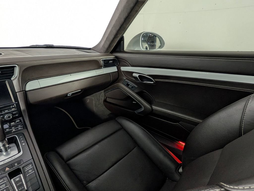 Used 2015 Porsche 911 Turbo image 22