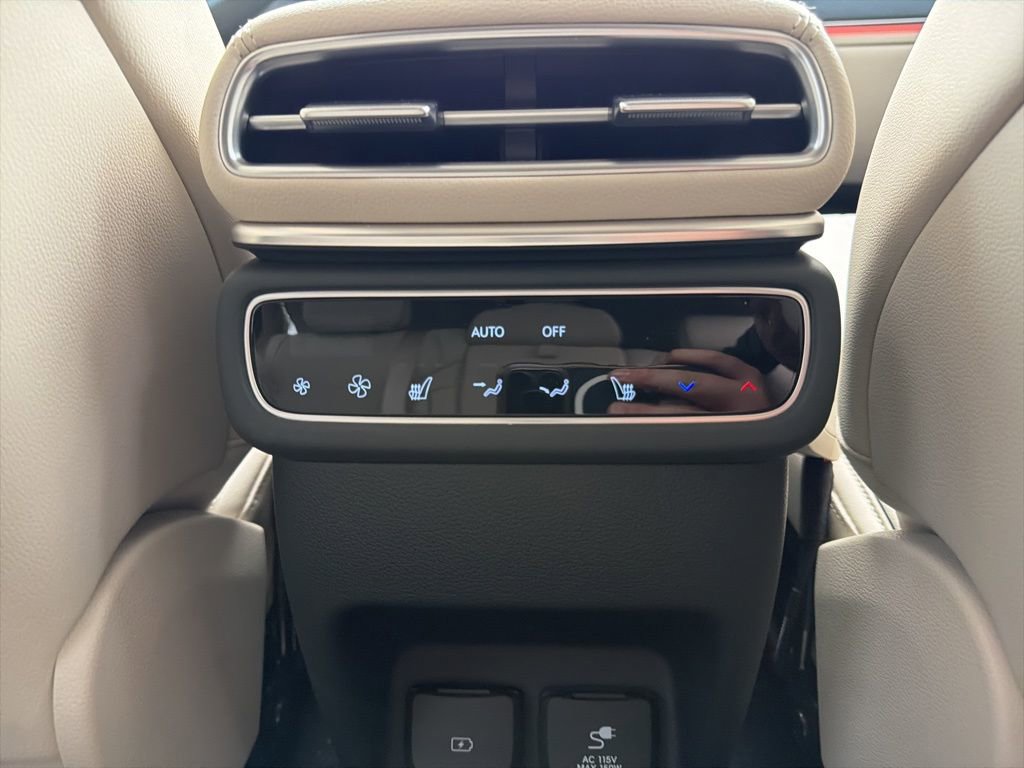 Used 2025 Genesis GV80 2.5T Prestige image 7