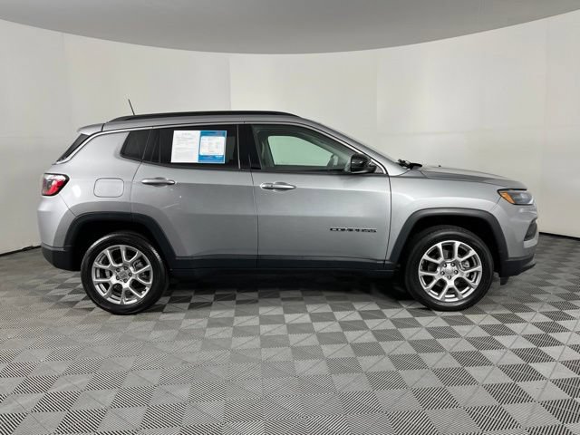 Used 2022 Jeep Compass Latitude AWD/4WD image 12