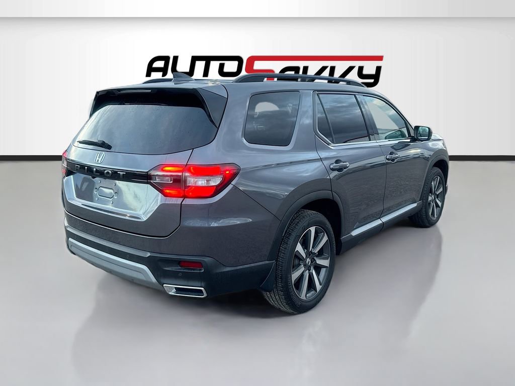 Used 2025 Honda Pilot Touring image 7