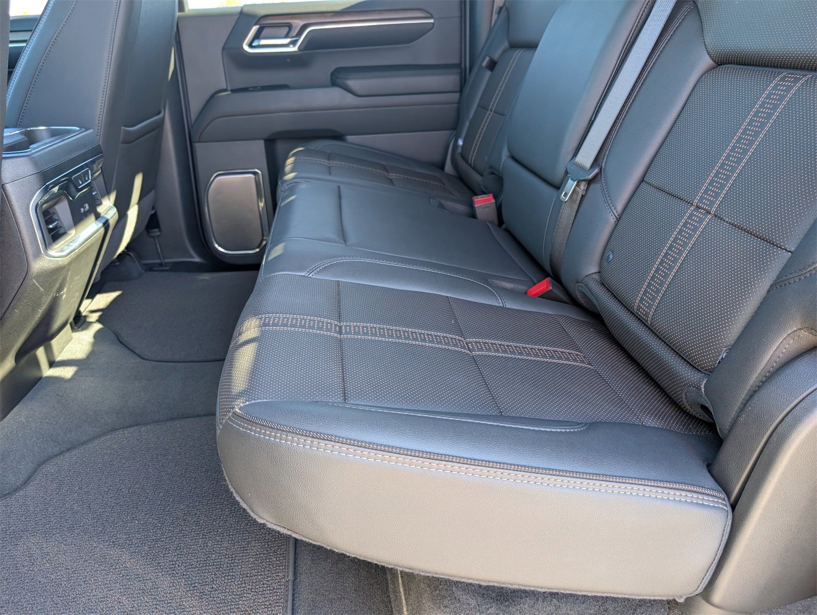 Used 2024 Chevrolet Silverado 1500 High Country w/ Midnight Edition image 17