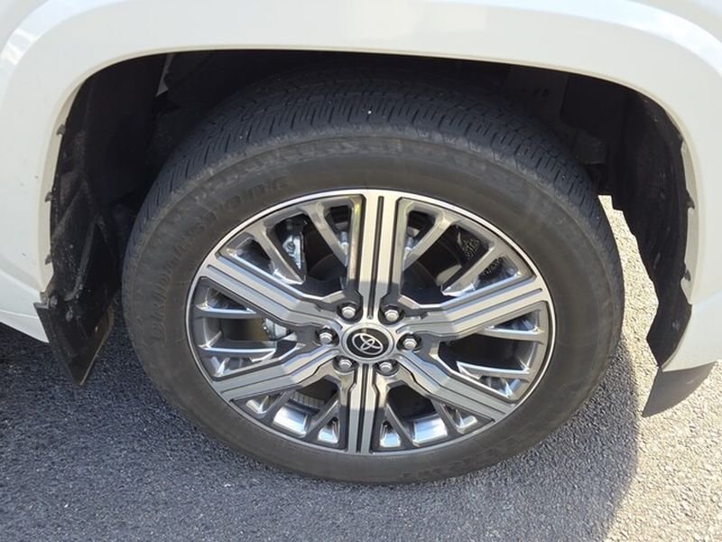 Used 2024 Toyota Sequoia Capstone AWD/4WD image 17