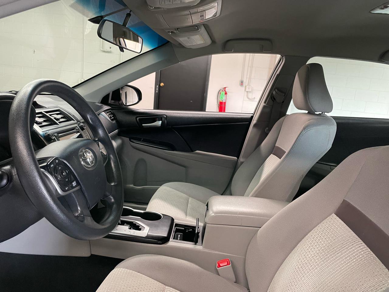 Used 2014 Toyota Camry LE FWD image 11