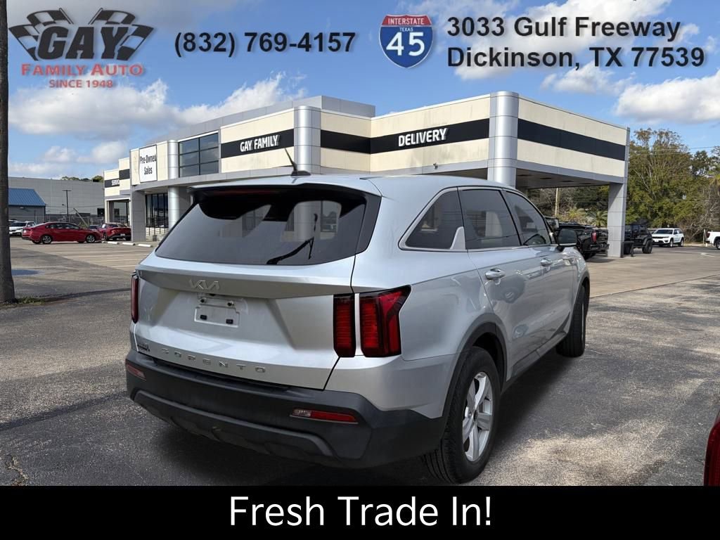 Used 2022 Kia Sorento LX image 9
