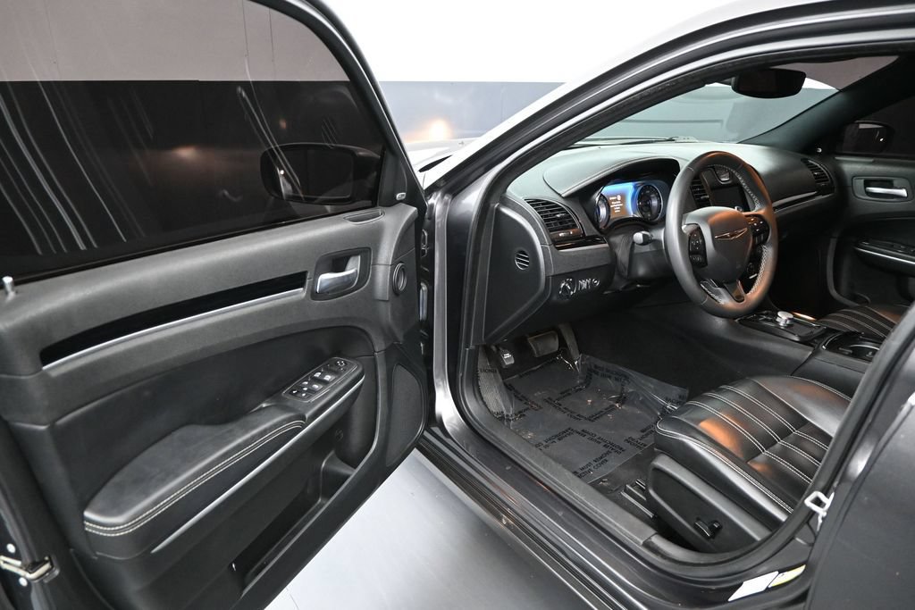 Used 2023 Chrysler 300 S RWD image 5