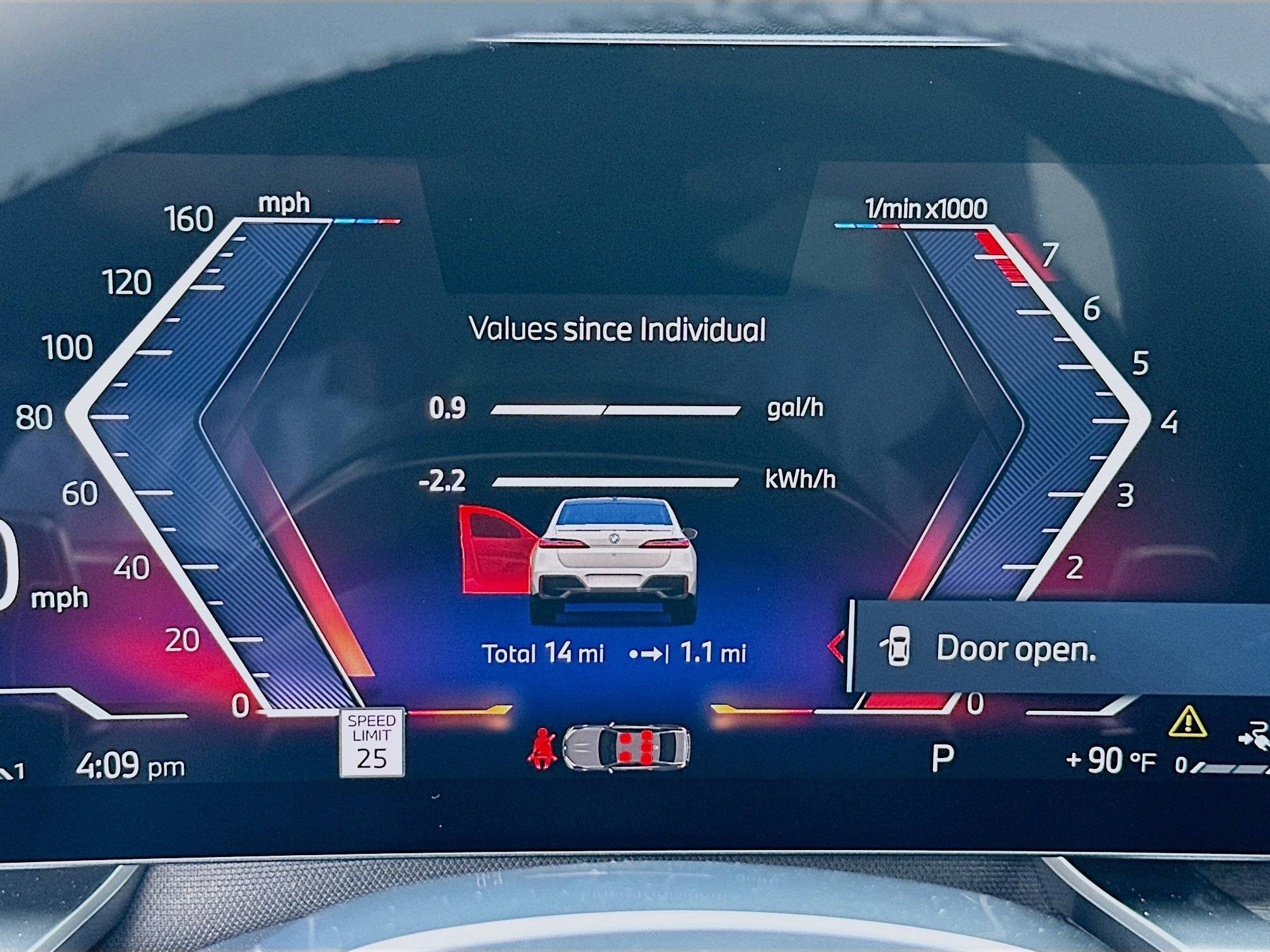 New 2026 BMW 750e xDrive w/ Premium Package image 9