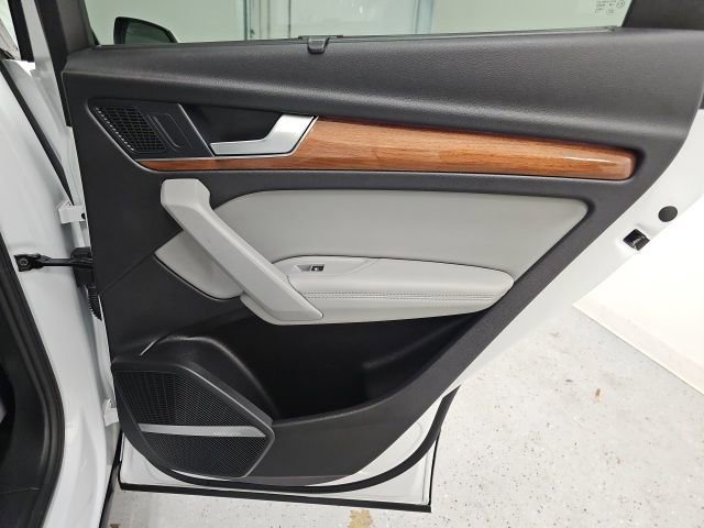 Used 2022 Audi Q5 e Prestige image 34