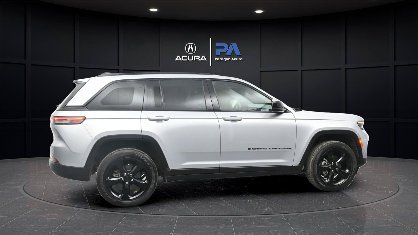 Used 2025 Jeep Grand Cherokee Altitude AWD/4WD image 27