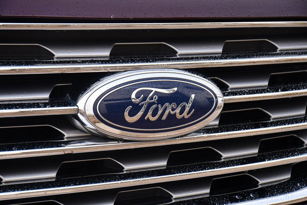 Used 2019 Ford Edge Titanium w/ Cold Weather Package image 33