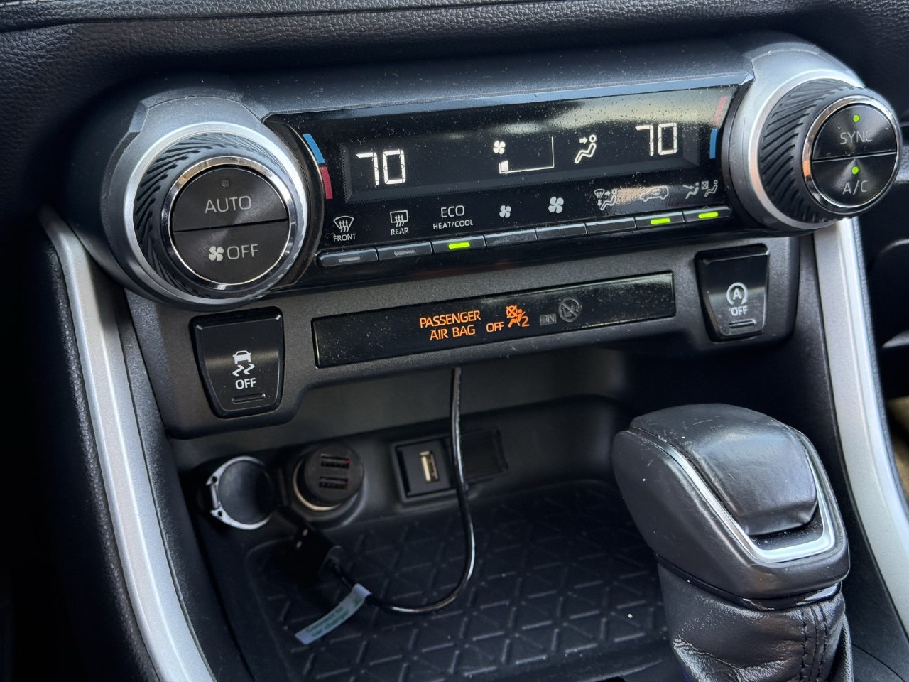 Used 2020 Toyota RAV4 XLE Premium FWD image 19