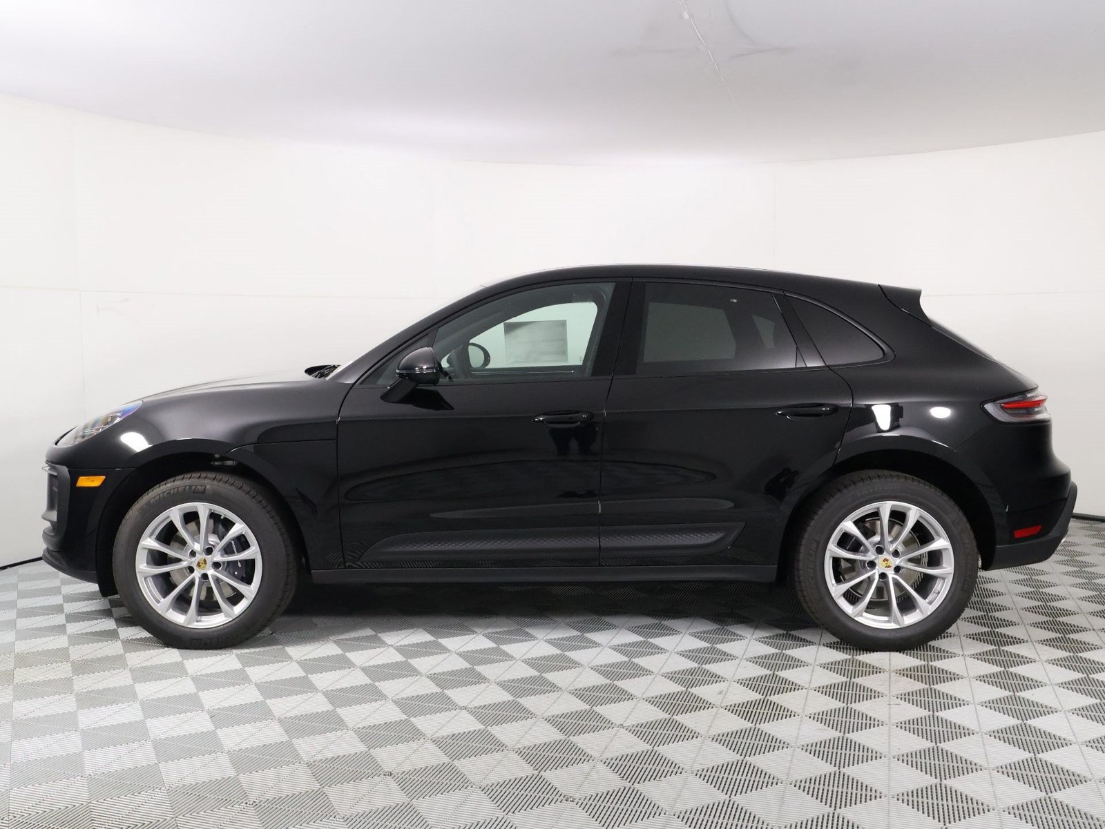 New 2026 Porsche Macan AWD/4WD image 2