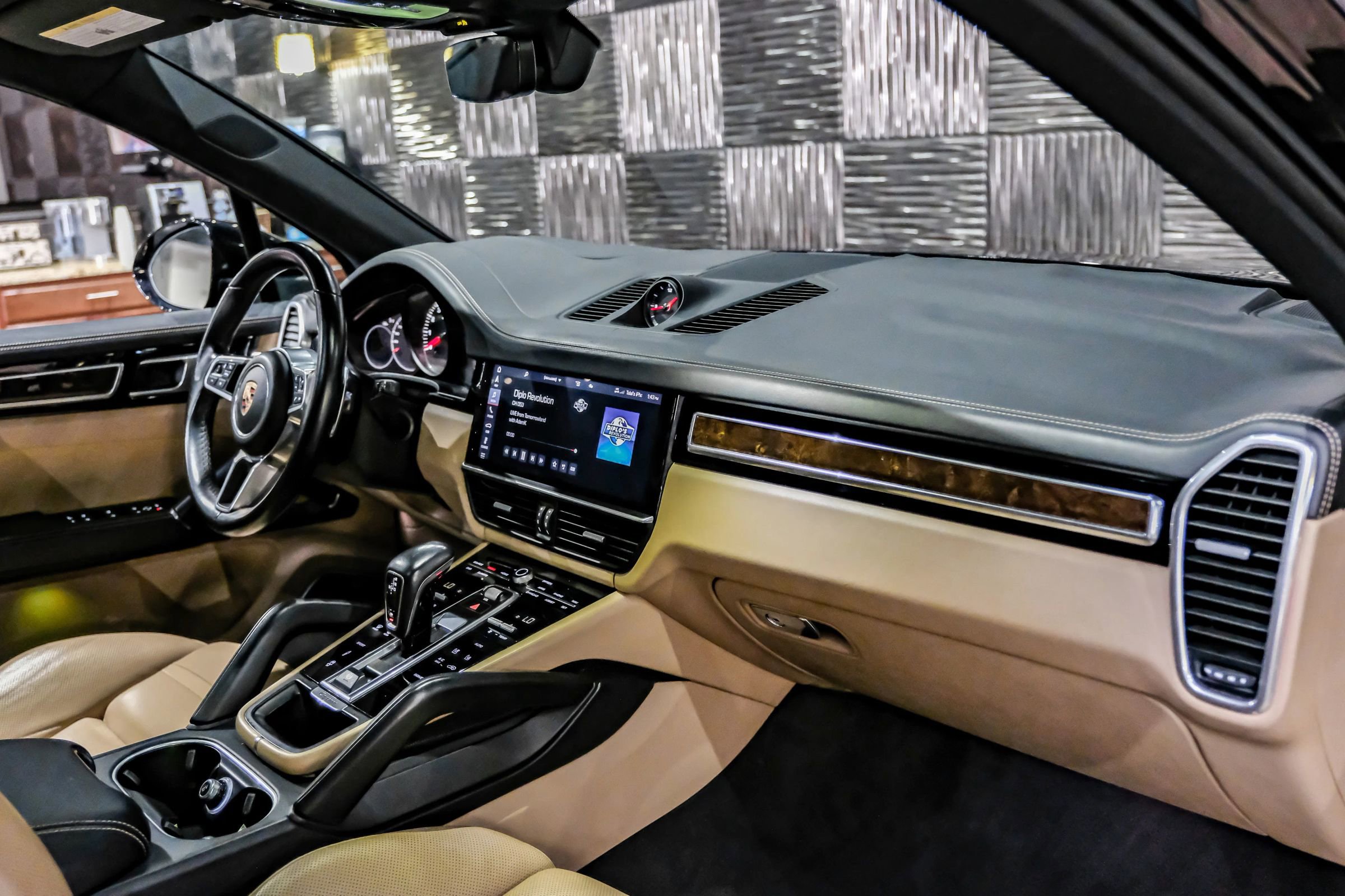 Used 2020 Porsche Cayenne S image 15