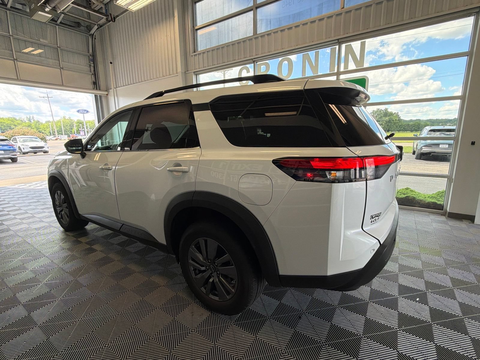 Used 2025 Nissan Pathfinder SV AWD/4WD image 4