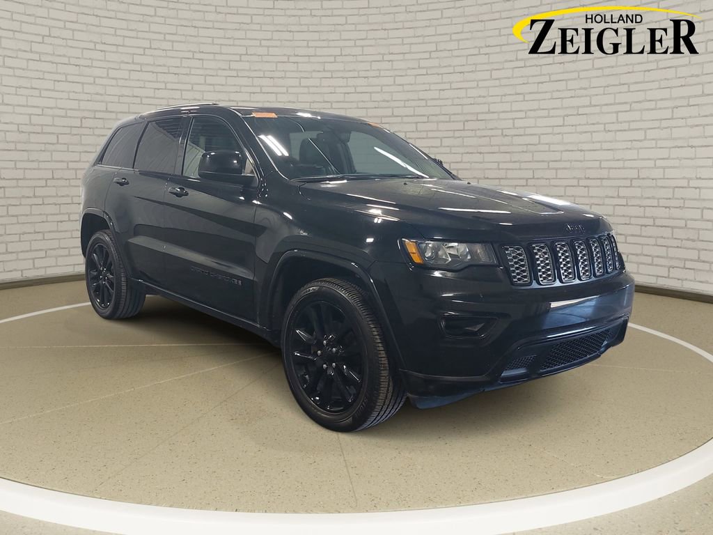 Used 2019 Jeep Grand Cherokee Altitude AWD/4WD image 3