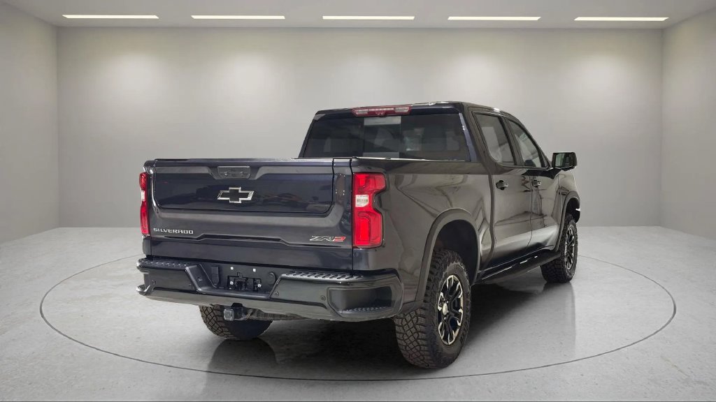 Used 2023 Chevrolet Silverado 1500 ZR2 w/ Technology Package AWD/4WD image 2