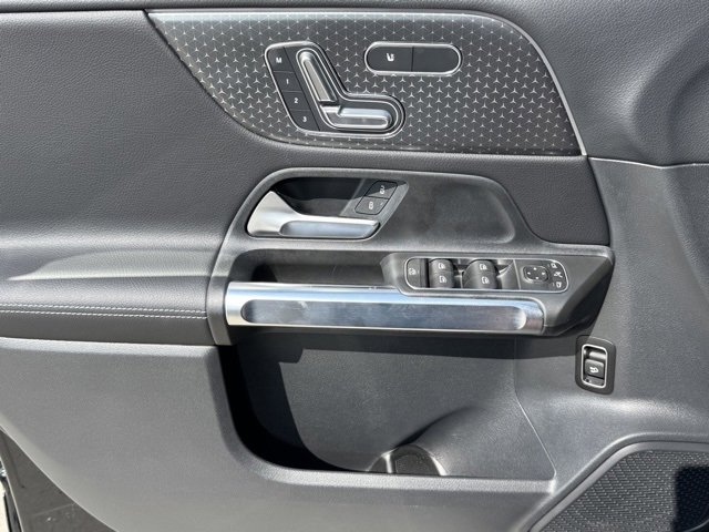 New 2025 Mercedes-Benz GLB 250 image 23