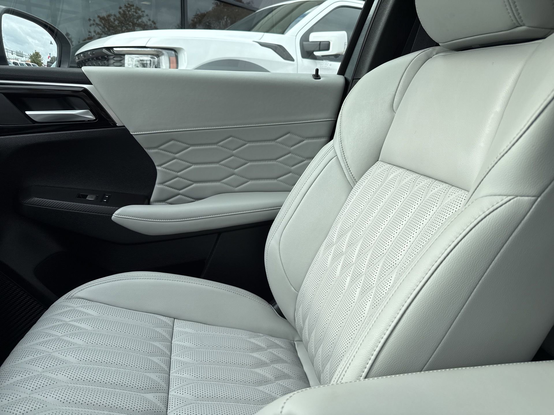 New 2026 Mitsubishi Outlander SEL AWD/4WD image 10