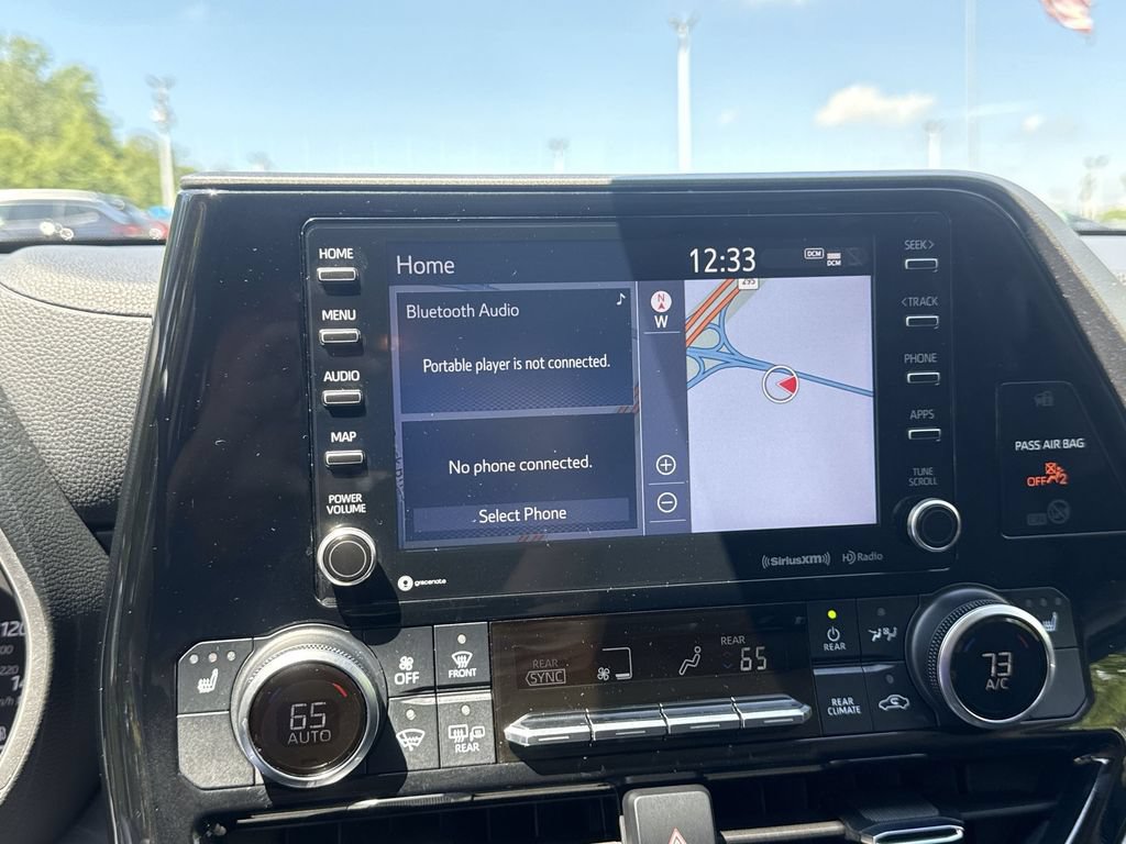 Used 2021 Toyota Highlander XLE AWD/4WD image 20