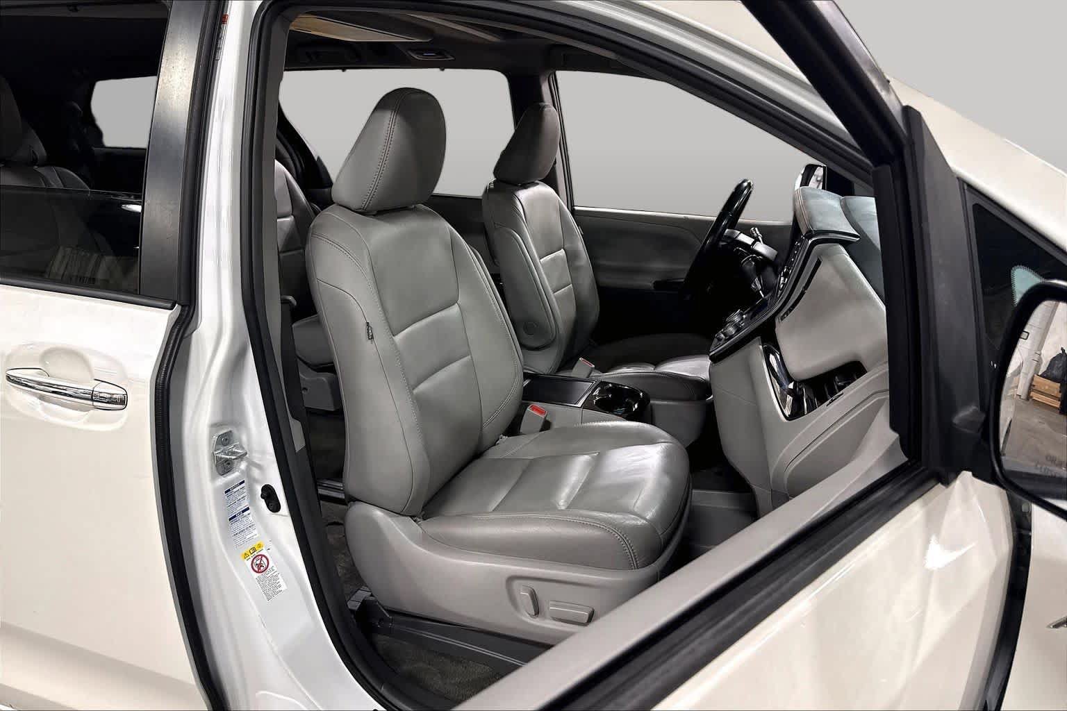 Used 2018 Toyota Sienna XLE Premium w/ Outdoor Package AWD/4WD image 9