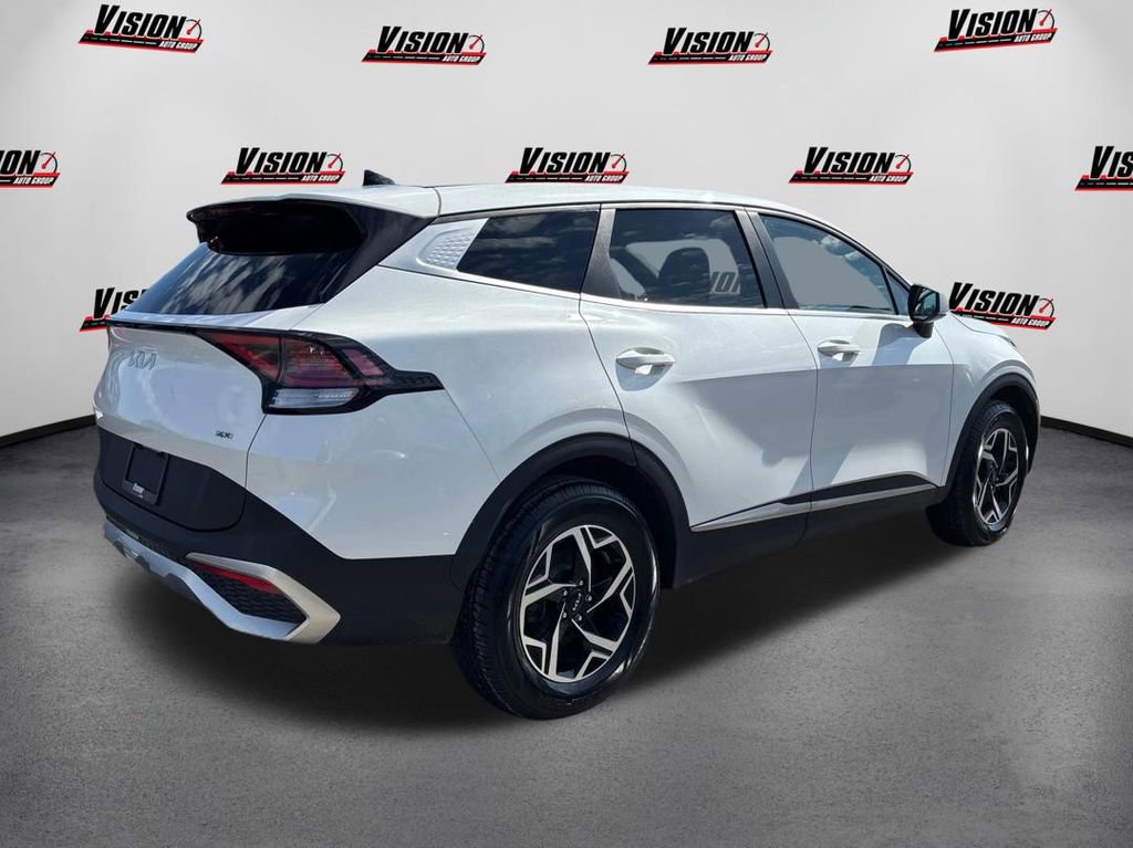 Used 2023 Kia Sportage LX image 5
