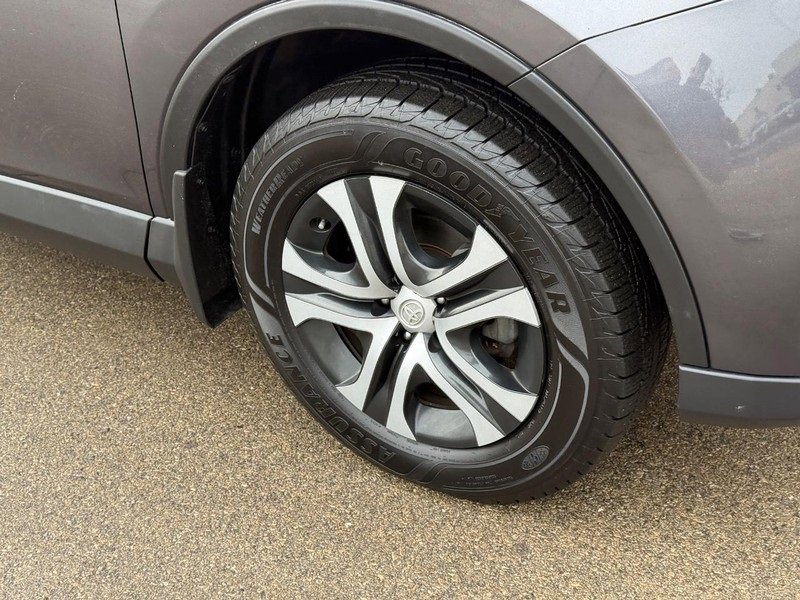 Used 2018 Toyota RAV4 LE w/ All Weather Liner Package image 10