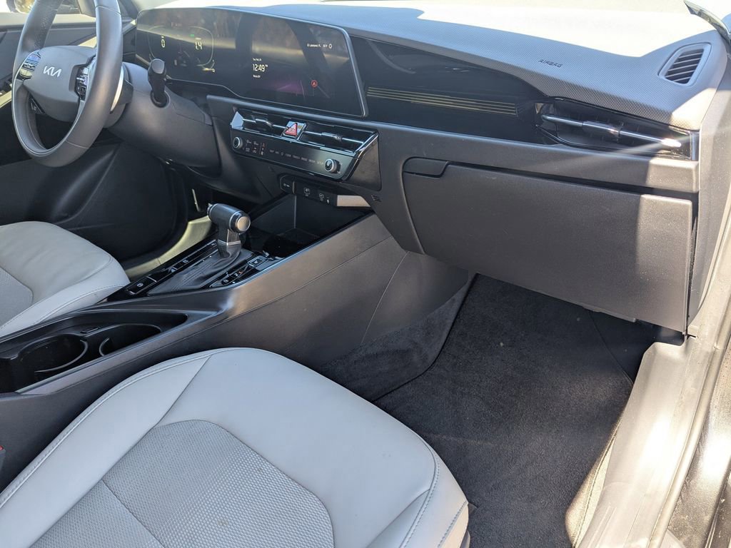 Used 2023 Kia Niro EX Touring image 9