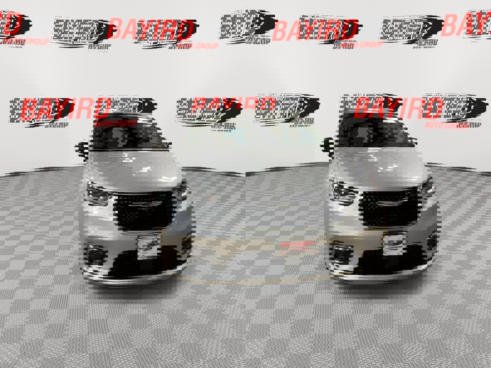 Used 2024 Chrysler Pacifica Touring-L image 4