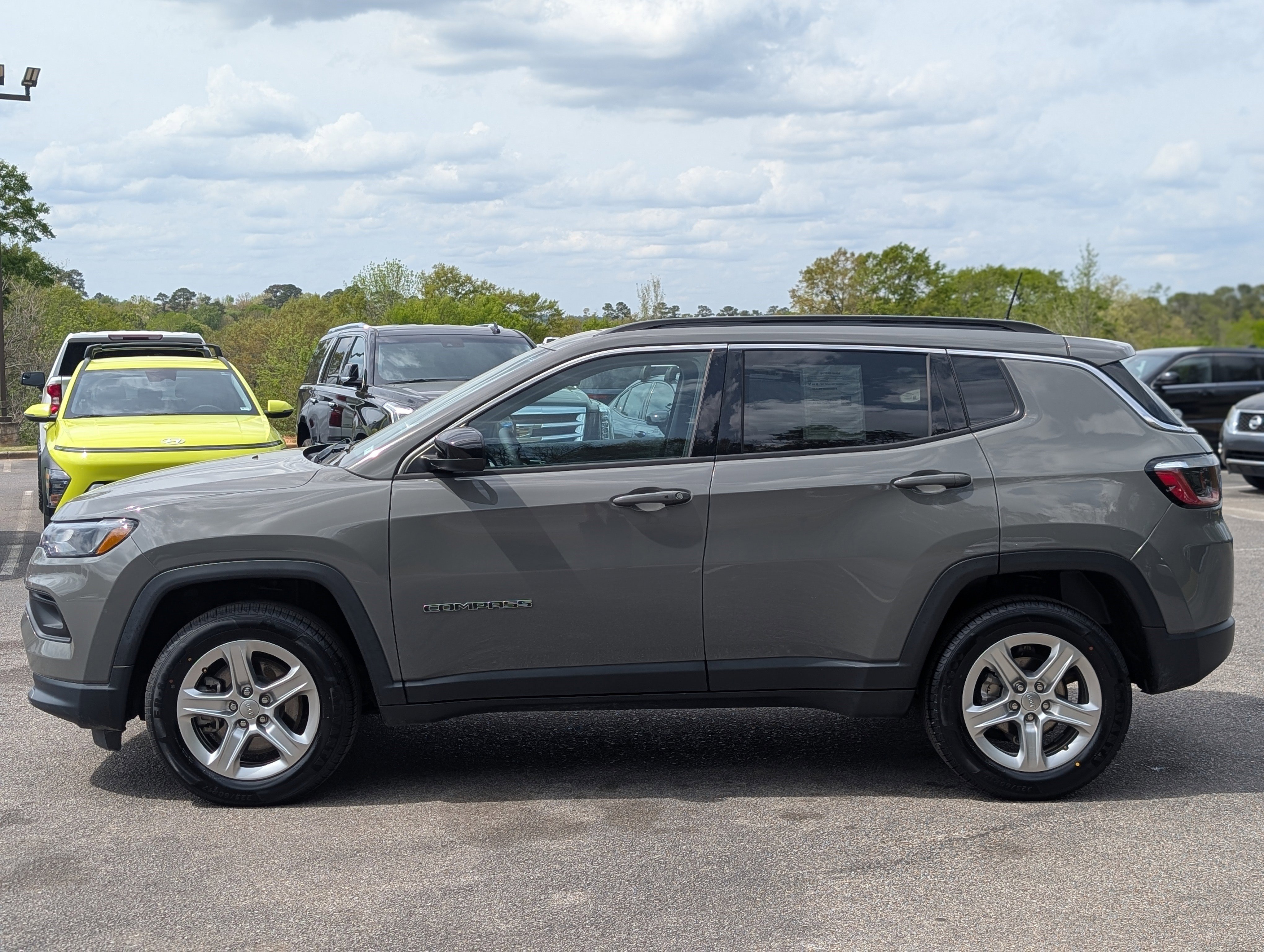 Used 2023 Jeep Compass Latitude w/ Sun and Sound Group image 5